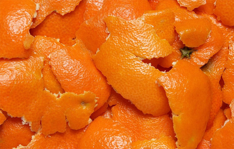 দাগ দূর হয়: মসুর ডালের সঙ্গে কমলার খোসা পিষে মুখে লাগালে দাগ দূর হয়। এর সঙ্গে সঙ্গে গায়ের রংও উজ্জ্বল হয়। নারী-পুরুষ নির্বিশেষে এই মিশ্রণ মুখে লাগালে দারুণ উপকার পাবেন। ছবি: সংগৃহীত