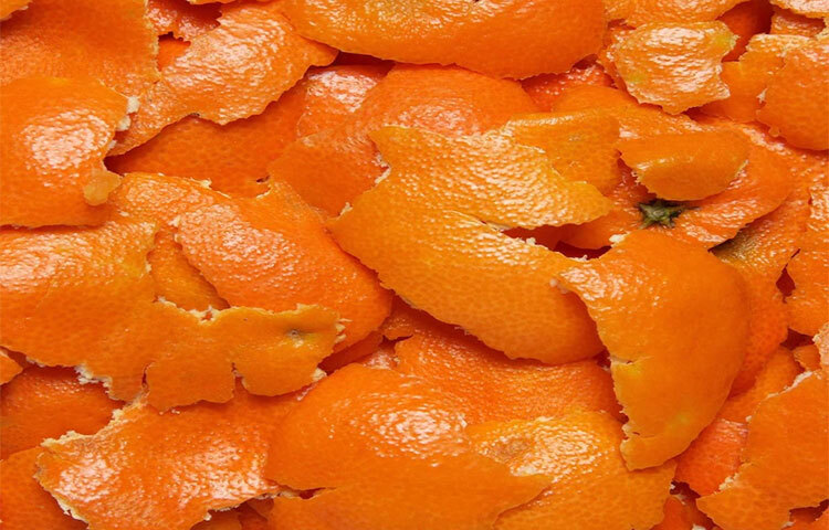 দাগ দূর হয়: মসুর ডালের সঙ্গে কমলার খোসা পিষে মুখে লাগালে দাগ দূর হয়। এর সঙ্গে সঙ্গে গায়ের রংও উজ্জ্বল হয়। নারী-পুরুষ নির্বিশেষে এই মিশ্রণ মুখে লাগালে দারুণ উপকার পাবেন। ছবি: সংগৃহীত