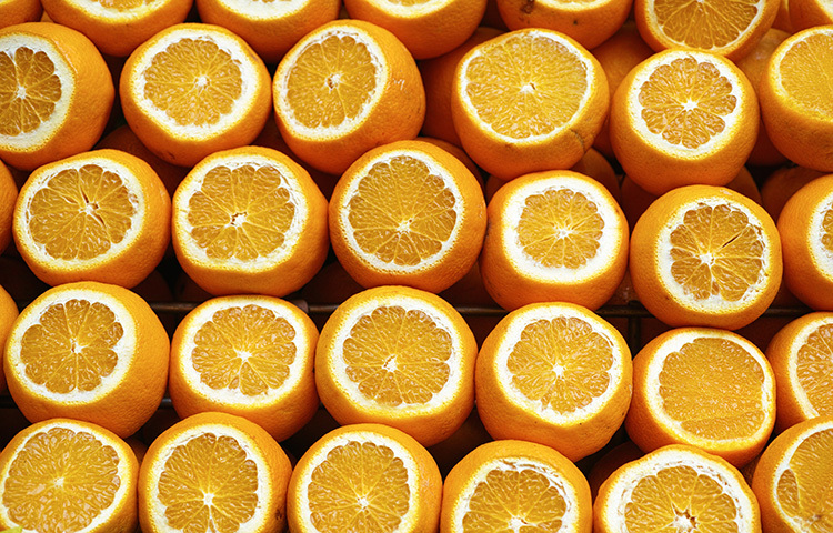 কমলালেবু অ্যান্টিঅক্সিড্যান্টে ভরপুর। এই লেবু ত্বকের যতœ নেওয়ার ক্ষেত্রে খুবই উপযোগী। ছবি: সংগৃহীত