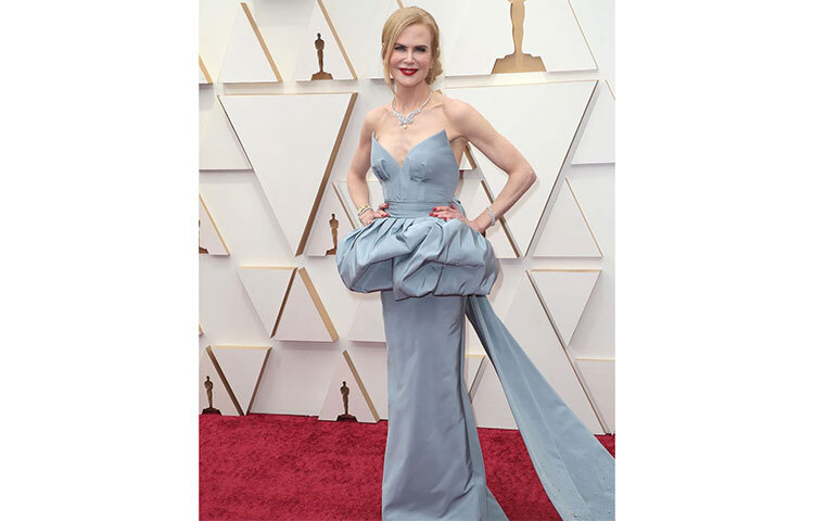 নিকোল কিডম্যান হালকা নীলে সেজেছেন আর্মনাই প্রাইভ গাউনে। ছবি: সংগৃহীত