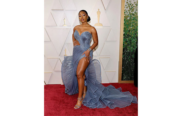 মেগান থি পরেছেন ভারতীয় ডিজাইনার গৌরব গুপ্তার আবেদনময়ী স্নিনকি গাউন। ছবি: সংগৃহীত