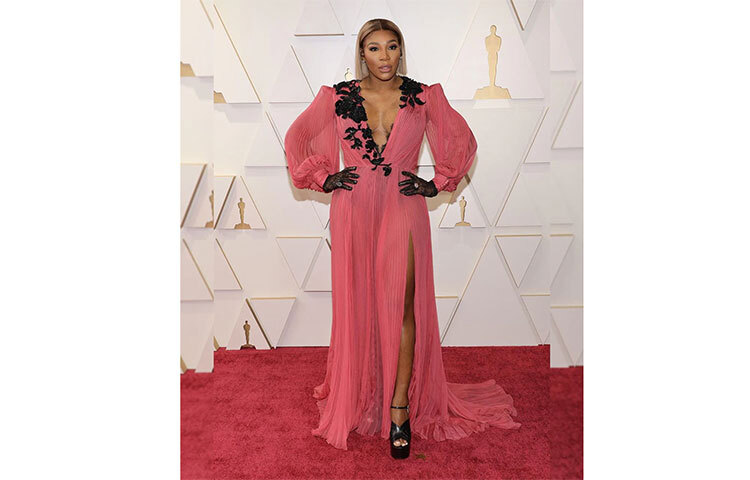 গুচির প্লিটেড পিঙ্ক ড্রেস পরেছেন সেরেনা উইলিয়ামস। ছবি: সংগৃহীত