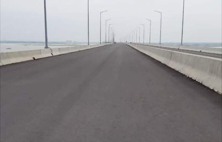 শুধু দক্ষিণাঞ্চলের মানুষ নয়, পুরো দেশের মানুষ পদ্মা সেতুর উদ্বোধনের অপেক্ষায় রয়েছেন। ছবি: ছবি: হুমায়ূন আহমেদ বিলাস