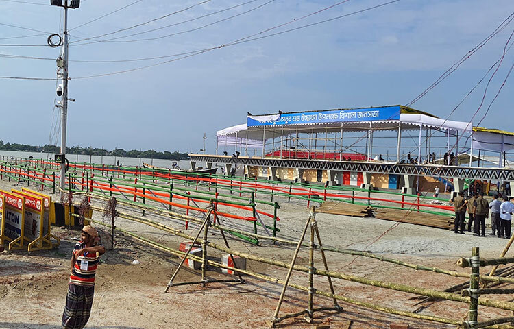 পদ্মা সেতু উদ্বোধন উপলক্ষে বিশাল জনসভায় ভাষণ দেবেন প্রধামন্ত্রী শেখ হাসিনা। ছবি: দুর্লভ আনন্দ বাড়ৈ