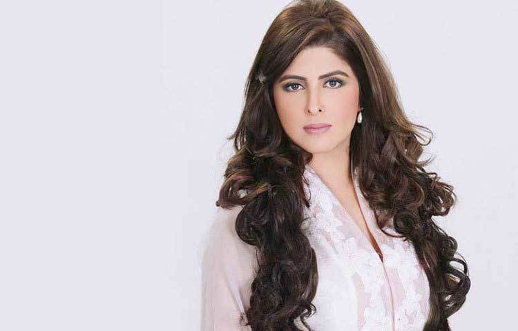 আইলা মালিক: তিনি পাকিস্তানের অন্যতম জনপ্রিয় রাজনৈতিক নেতা সর্দার ফারুখ আহমেদ খান লেঘারির ভাগ্নি।