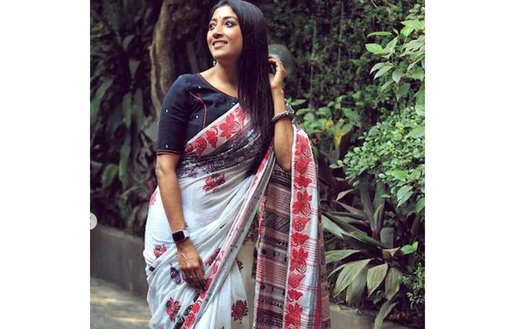 পাওলি তার এ ছবি ফেসবুকে পোস্ট করার সঙ্গে সঙ্গে ভক্তরা মন্তব্য শুরু করেন। ছবি: ফেসবুক