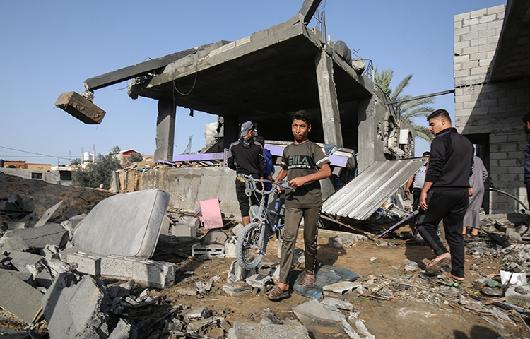 ইসরাইলি আক্রমণে গাজায় ধংসযজ্ঞ।