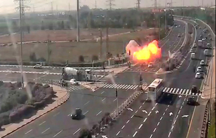 জ্বলছে গাজার রাস্তা।