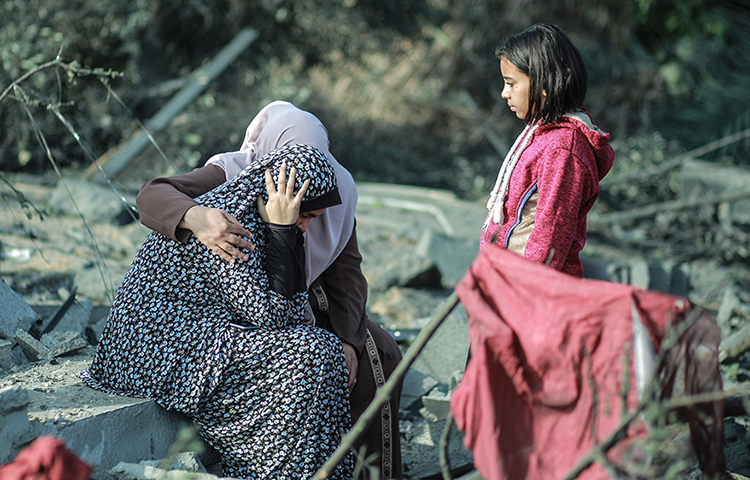 গাজার স্বাস্থ্য মন্ত্রণালয় বলছে, ইসরায়েলের দু'দিনের হামলায় ৪৫ জন আহত হয়েছেন। এদের মধ্যে ২৩ শিশু রয়েছে।