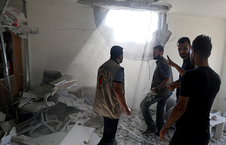 ইসরায়েলি হামলার জবাবে জিহাদ আন্দোলন এ পর্যন্ত গাজা উপত্যকা থেকে ২০০’র বেশি ক্ষেপণাস্ত্র ছুঁড়েছে। ইসরায়েলের জাতীয় জরুরি বিভাগ বলছে, এ পর্যন্ত তারা ক্ষেপণাস্ত্র হামলায় আহত ৪৬ জনকে চিকিৎসা দিয়েছে।