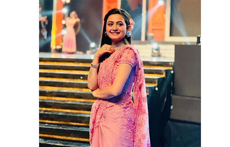 সফলতার সঙ্গেই পল্লবী তার ক্যারিয়ার শুরু করেছিলেন। বিভিন্ন চ্যানেলের একাধিক জনপ্রিয় ধারাবাহিকে কাজ করছিলেন। অল্প সময়ে তিনি তুমুল জনপ্রিয়তাও লাভ পান। ছবি: সংগৃহীত