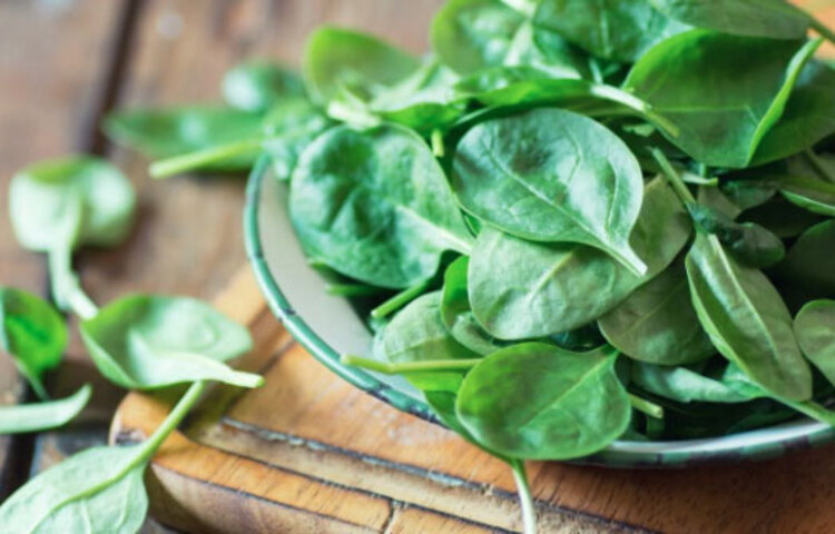 পালং শাক রক্তচাপ করায়। এতে যে নাইট্রেট আছে সেটি আসলে রক্তচাপ নিয়ন্ত্রণে রাখে।