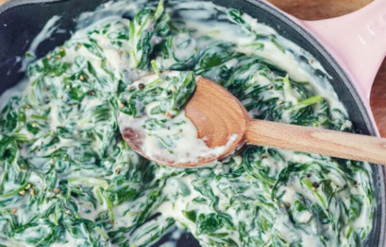 বেশি মশলা দিয়ে রান্না করলে পালং শাকের পুষ্টিগুণ নষ্ট হয়ে যেতে পারে। এর গুণ সরাসরি গ্রহণ করার সবচেয়ে ভালো উপায় হলো এই শাক সেদ্ধ করে খাওয়া বা এর জুস খাওয়া।