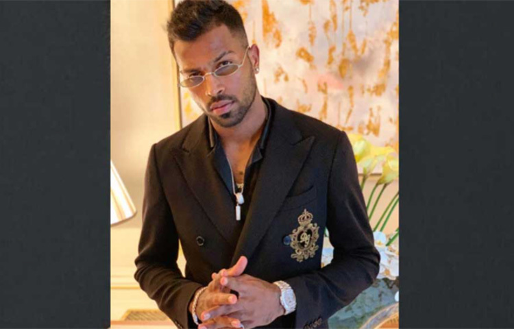 একটি প্রতিবেদনে প্রকাশিত তথ্য অনুযায়ী হার্দিকের কাছে মোট ১১ কোটি রুপির ঘড়ি আছে। ছবি: সংগৃহীত