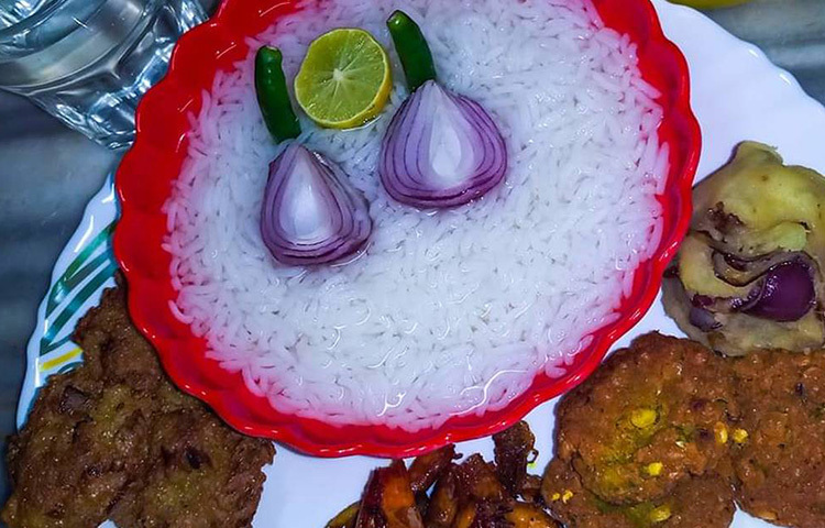 আয়রনের মাত্রা বেড়ে যাওয়ার ফলে দেহে অক্সিজেনের পরিমাণ বেড়ে যায়। পান্তাভাতে থাকা ক্যালসিয়াম শরীরের হাড় শক্ত রাখতে সাহায্য করে। ছবি: সংগৃহীত