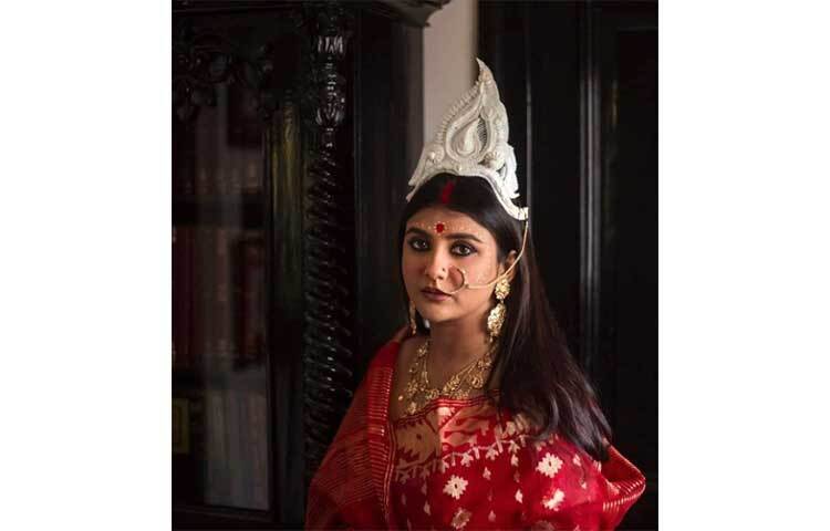 ছবির ক্যাপশন দেখে অবশ্য মনে হতে পারে কাউকে মন দিয়েছেন টলি অভিনেত্রী! ক্যাপশনে লিখেছে, ‘আমি তোমার সঙ্গে বেঁধেছি আমার প্রাণ’। ছবি: ইনস্টাগ্রাম