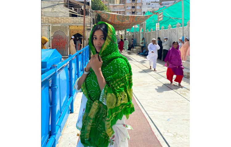 পাওলি দাম এই মুহূর্তে রয়েছেন রাজস্থানে রয়েছেন। রাজস্থানের আজমির শরিফ দরগায় গিয়েছেন তিনি। ছবি: সংগৃহীত