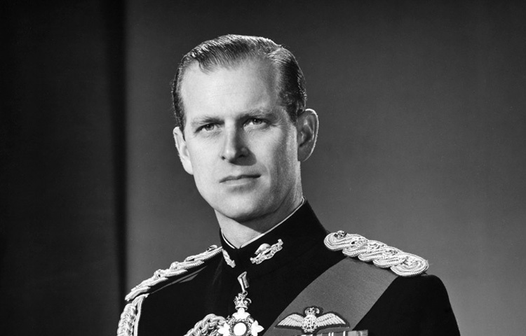 প্রিন্স ফিলিপের বাবা ছিলেন প্রিন্স অ্যান্ড্রু যিনি হেলেনস এর রাজা প্রথম জর্জের ছেলে। আর মা ছিলেন ব্যাটেনবার্গের প্রিন্সেস অ্যালিস। ইংল্যান্ডের রাজপরিবারের মাউন্টব্যাটেনরা ছিলেন তার মায়ের দিকের আত্মীয়। ছবি: সংগৃহীত