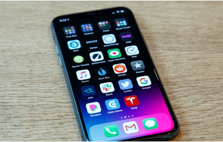 ২৪ এপ্রিল থেকে মার্কিন যুক্তরাষ্ট্রে বিক্রি শুরু হবে নতুন আইফোন। কালো, সাদা ও লাল রঙে পাওয়া যাবে আইফোন এসই (২০২০)।