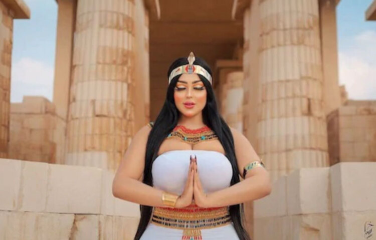 যেখানে ফটোশুট হয়েছে, তার পাশেই অন্তত ৩০০০ বছরের পুরনো সমাধিস্থল রয়েছে। ছবি: সংগৃহীত