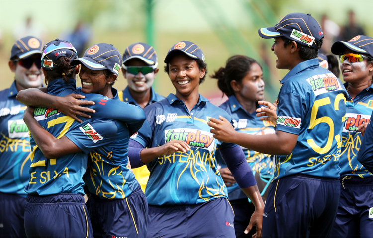 নারী এশিয়া কাপে নিজেদের প্রথম ম্যাচে বাংলাদেশের কাছে পাত্তাই পায়নি থাইল্যান্ড। মাত্র ৮২ রানে গুটিয়ে গিয়ে হারে ৯ উইকেটের বড় ব্যবধানে। তবে শ্রীলঙ্কার বিপক্ষে একশ পার করতে পেরেছে দলটি। ছবি: সংগৃহীত