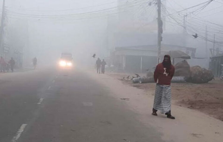 দেশের সর্ব উত্তরের উপজেলা তেঁতুলিয়ায় হঠাৎ করেই তাপমাত্রা নিচে নেমে এসেছে। সেখানে শনিবার (২৮ নভেম্বর) সর্বনিম্ন তাপমাত্রা নেমে দাঁড়িয়েছে ৯ দশমিক ৬ ডিগ্রি সেলসিয়াসে।