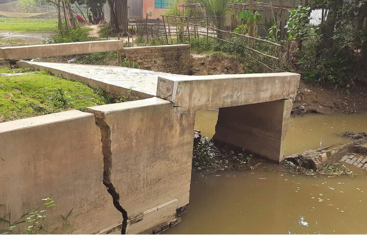 শেরপুরের ঝিনাইগাতী উপজেলার ধানশাইল ইউনিয়নের ৫নং ওয়ার্ডে মাঝাপাড়া আব্দুল হামিদের বাড়ির সম্মুখে খালের ওপর ২ লাখ ৭৯ হাজার টাকা ব্যয়ে নির্মিত বক্স কালভার্ট ১৩ মাসে ভেঙে পড়েছে।