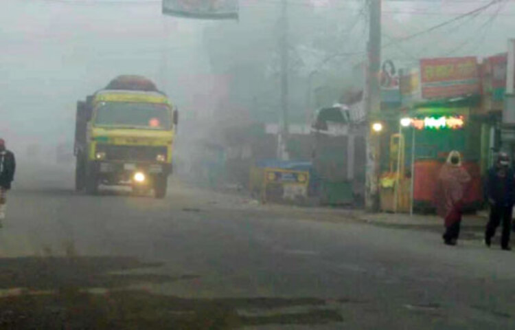 উত্তরের জনপদ পঞ্চগড়ে মাঝারি পর্যায়ের শৈত্যপ্রবাহ অব্যাহত রয়েছে। আজ সকালে সর্বনিম্ন ৭ দশমিক ৫ ডিগ্রি সেলসিয়াস তাপমাত্রা রেকর্ড করেছে তেঁতুলিয়া আবহাওয়া অফিস। ছবি: জাগো নিউজ