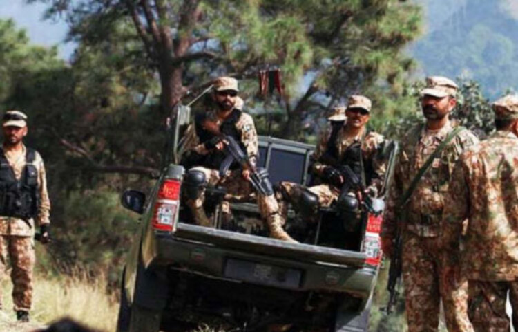 পাকিস্তানের ভূ-খণ্ডে ভারত আবারও সার্জিক্যাল স্ট্রাইক চালাতে পারে এমন আশঙ্কায় উচ্চ সতর্কতামূলক অবস্থানে রয়েছে পাক সেনাবাহিনী। এ বিষয়টি সম্পর্কে জানে এমন বেশ কয়েকটি সূত্র পাক সংবাদমাধ্যম ডনকে এ তথ্য নিশ্চিত করেছে। ছবি: সংগৃহীত