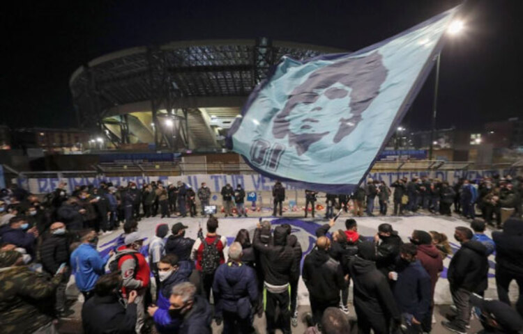 ফুটবল রাজপুত্রের বিদায়ে তার নিজের দেশ আর্জেন্টিনায় তিনদিনের শোক ঘোষণা করেছেন দেশটির প্রেসিডেন্ট আলবার্তো ফার্নান্দেজ।