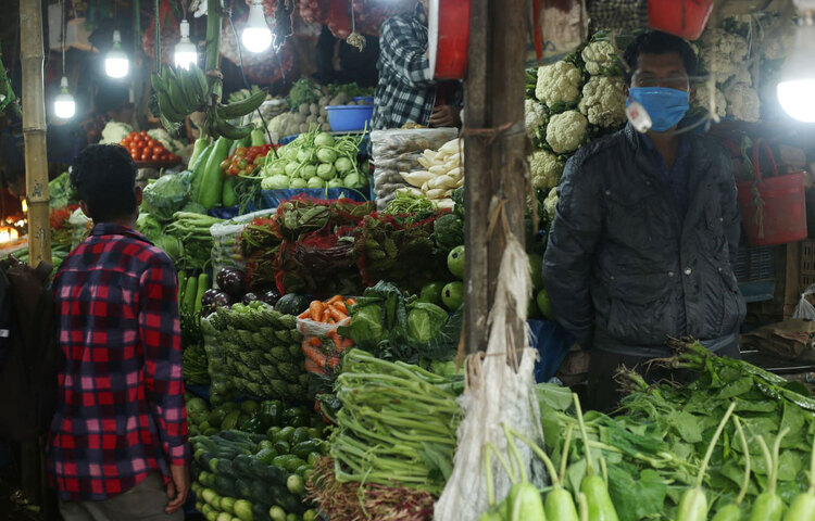 রাজধানীর বিভিন্ন কাঁচাবাজারে প্রচুর শীতকালীন সবজি পাওয়া যাচ্ছে। সব ধরনের সবজির দামও কিছুটা কমেছে। ছবি: মাহবুব আলম