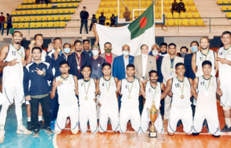 মহান বিজয় দিবস উপলক্ষে ব্রাহ্মণবাড়িয়া সদর উপজেলায় অর্ধশত শারীরিক প্রতিবন্ধীকে হুইলচেয়ার দেয়া হয়েছে। সদর উপজেলার বুধল ইউনিয়নের চান্দিয়ারা গ্রামের বাসিন্দা ও ইতালি প্রবাসী সুমন আহমেদের ব্যক্তিগত অর্থায়নে হুইলচেয়ারগুলো দেয়া হয় আজ। ছবি: জাগো নিউজ