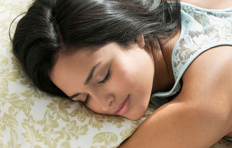 চিকিৎসকরা বলছেন, কয়েকদিন একটু কষ্ট স্বীকার করলেও অবিলম্বে অভ্যেস বদলানোই ভালো। কেন বদলাবেন, তারও গুরুত্বপূর্ণ কারণ বাতলে দিয়েছেন চিকিৎসকরাই। ছবি: সংগৃহীত