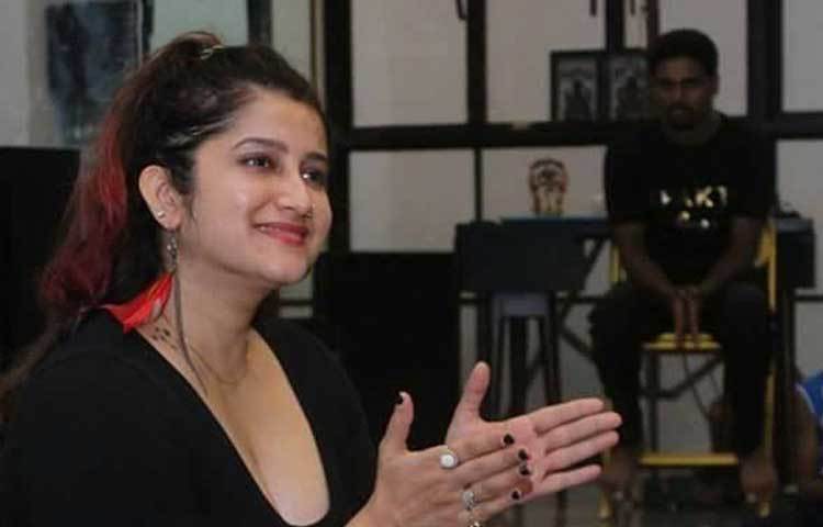 পেশাগত জীবনের পাশাপাশি স্মাইলি হতাশ হয়ে পড়েছিলেন ব্যক্তিগত জীবনেও।