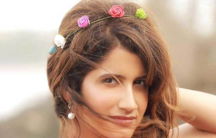 ক্রমেই স্মাইলির কাছে কাজের সুযোগ কমতে থাকে। ধীরে ধীরে ইন্ডাস্ট্রি থেকে হারিয়েই যান তিনি। ২০১০ সালে পরে তার কোনো ছবি মুক্তি পায়নি।