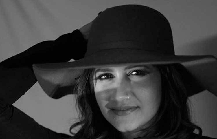 বাড়তি মেদ ঝরিয়ে ফেলতে স্মাইলি তখন পোল ডান্সের শরণাপন্ন। সেইসঙ্গে তিনি জানান, জীবন থেকে অবসাদমুক্ত হতেও পোল ডান্স তাকে সাহায্য করেছে।