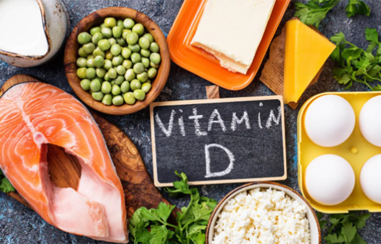 ভিটামিন ডি আপনার দাঁত ও হাড় মজবুত করার পাশাপাশি ফুসফুসে সংক্রমণ প্রতিরোধে গুরুত্বপূর্ণ ভূমিকা নেয় ভিটামিন ই। ক্রনিক অবস্ট্রাকটিভ পালমোনারি ডিজিজ-এর মাত্রা কমাতেও অত্যন্ত কার্যকরী ভিটামিন ডি। গবেষণা বলছে, শরীরে ভিটামিন ডি কমে গেলে ব্রঙ্কাইটিস, হাঁপানি ও ফুসফুসের নানা রোগের সম্ভাবনাও বেড়ে যায়। তাই এই ভিটামিন পর্যাপ্ত পরিমাণে শরীরে গেলে ফুসফুস আরও সতেজ থাকে এবং ভালোভাবে কাজ করতে পারে। ছবি: সংগৃহীত