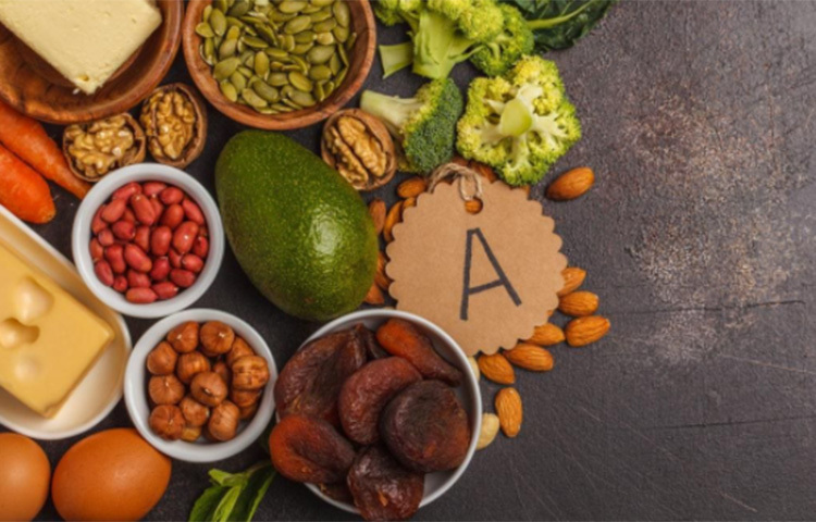 ভিটামিন এ- ফুসফুসের সুস্বাস্থ্যের জন্য অত্যন্ত কার্যকরী ও প্রয়োজনীয় উপাদান হলো ভিটামিন এ। শরীরে কোষের পুষ্টিতে সাহায্য করে এটি। রোগপ্রতিরোধ ক্ষমতা আরও মজবুত করে। তাই ভিটামিন এ সমৃদ্ধ খাবার খান । এটি শরীরের একাধিক কলা ও কোষের বৃদ্ধির জন্যও অপরিহার্য। তবে শরীরে খুব একটা বেশি মাত্রায় প্রয়োজন হয় না এই ভিটামিনের। ছবি: সংগৃহীত