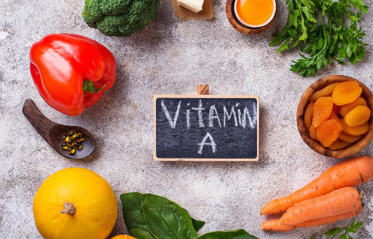 মাছ, দুধ, ডিম, সুষম খাদ্য, গাজর, ব্রোকোলিসহ একাধিক ফল ও সবজিতে পাওয়া যায় এই ভিটামিন। তবে মাথায় রাখবেন বেশি মাত্রায় ভিটামিন এ আবার বিপদ ডেকে আনতে পারে। অতিরিক্ত ভিটামিন এ-র জেরে লিভার বা হাড়ের সমস্যা দেখা দেয়। তাই যতটুকু দরকার, ততটাই ভিটামিন গ্রহণ করুন। প্রয়োজনে বিশেষজ্ঞের পরামর্শ নিন। ছবি: সংগৃহীত