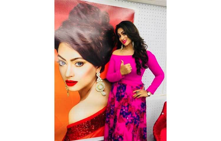 জানা গেছে, সম্প্রতি সাদেক সিদ্দিকী পরিচালনায় পপি অভিনীত ‘সাহসী যোদ্ধা’ ছবির শুটিং শেষ হয়েছে। এরই মধ্যে নতুন বছরে গ্যাংস্টার নামে নতুন ছবিতে চুক্তি হয়েছেন তিনি।