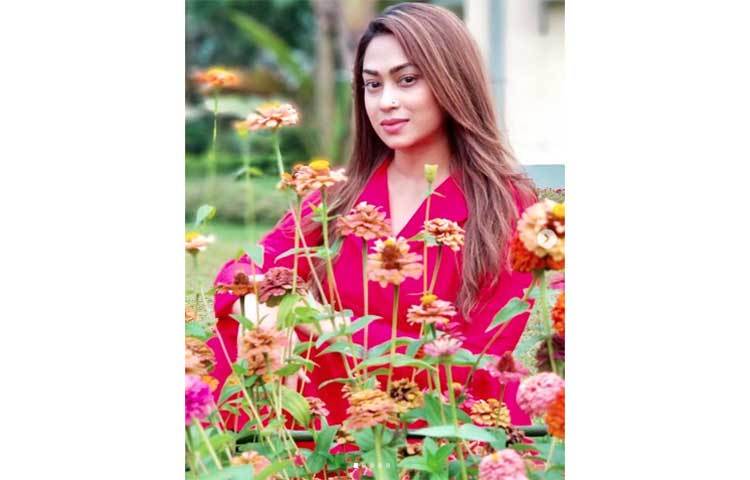 কিন্তু কেন এখনও বিয়ে করছেন না প্রশ্ন করা হলে তিনি বলেন, সৎ ও যোগ্য ছেলে না পাওয়াতে বিয়ে করিনি। তবে খোঁজ চলছে। মিলে গেলে ২০২০ সালেই বিয়ে হয়ে যাবে।