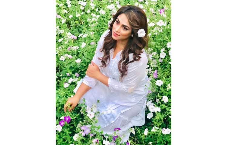 পপি আরও বলেন, সৎ ও বিশ্বাসযোগ্য ছেলে পাওয়া খুব মুশকিল। সম্পর্কের জায়গাটায় সততা থাকতে হবে। যদি এমন না পাই তাহলে আরও ২০ বছর গেলেও বিয়ে না করার আফসোস হবে না।