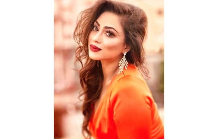 ‘মেঘের কোলে রোদ’, ‘কি যাদু করিলা’, ‘গঙ্গাযাত্রা’ ছায়াছবিতে অভিনয়ের করে শ্রেষ্ঠ অভিনেত্রী হিসেবে তিনবার জাতীয় চলচ্চিত্র পুরস্কার পেয়েছেন।