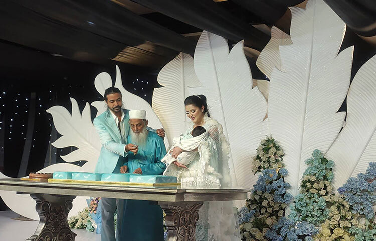 জন্মদিনে কেক কাটার সময় হাস্যোজ্জ্বল পরীমনি। ছবি: মইনুল ইসলাম