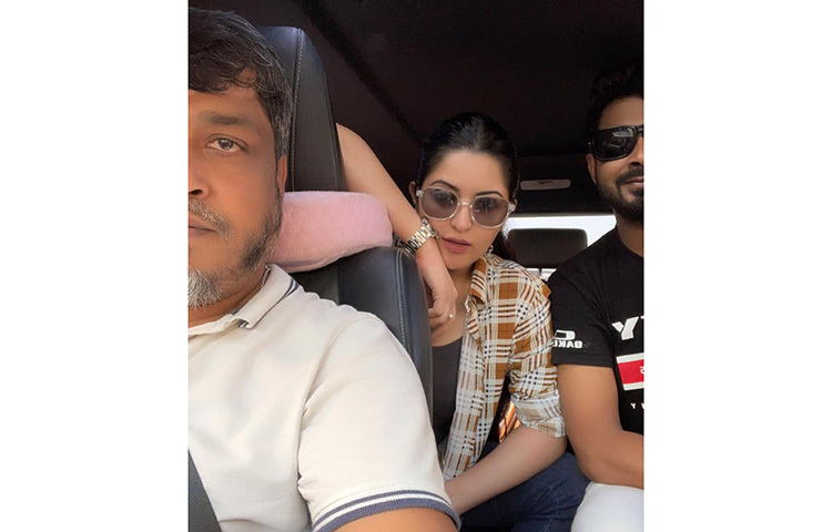 আয়েশী ভঙ্গিতে পরীমনি। ছবি: ফেসবুক