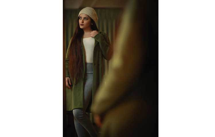 ভালোবাসা দিবসে ভক্তদের সামনে শীত পোশাকে পরীমনি।