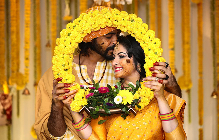 গায়ে হলুদের ছবি ফেসবুকে প্রকাশ করে পরীমনি লিখেছেন ‘রাজপরী’। ছবি: ফেসবুক