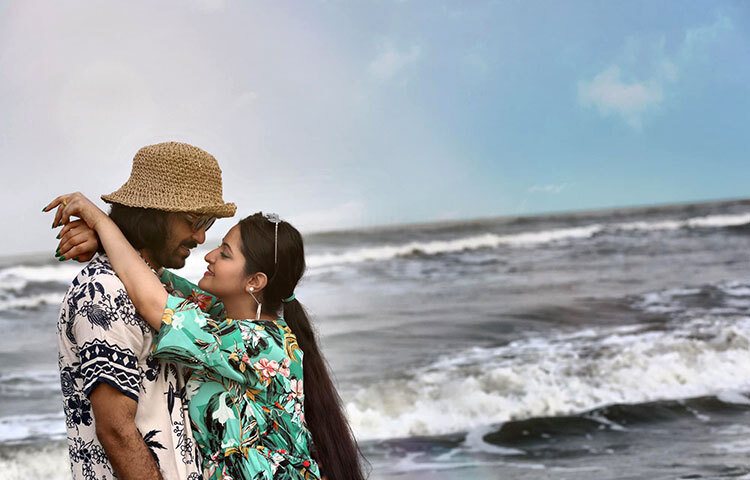 সমুদ্রসৈকতে পরীমনি-রাজের ভালোবাসার প্রহর। ছবি: ফেসবুক