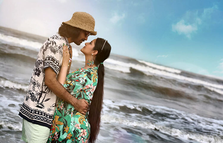 ঈদের আগের দিন রাজ-পরী উড়াল দেন কক্সবাজার। সেখান যাওয়ার পর থেকে নিয়মিত ছবি শেয়ার করছেন। ছবি: ফেসবুক