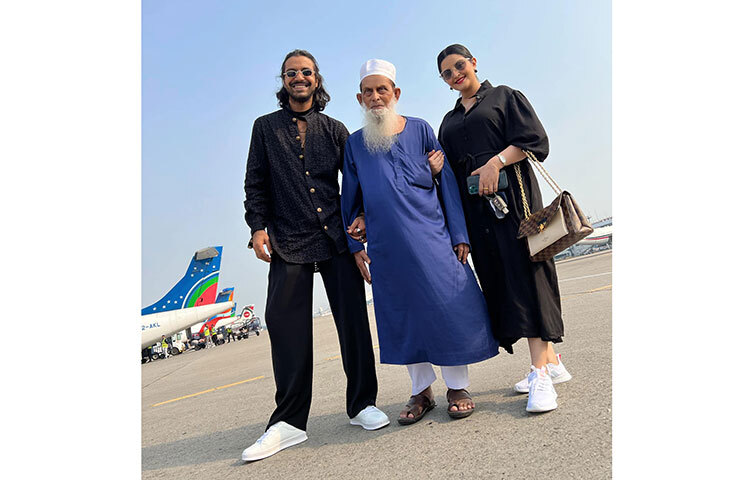 পরীমনি তার স্বামী রাজ ও নানার সঙ্গে বিমানবন্দরে। ছবি: ফেসবুক